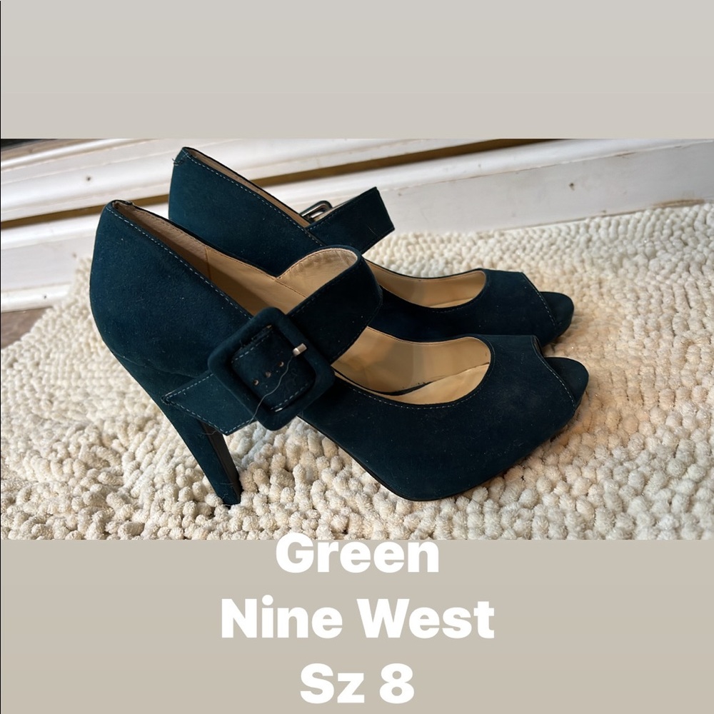 Green suede nine W. peep toe Mary Jane’s sz8